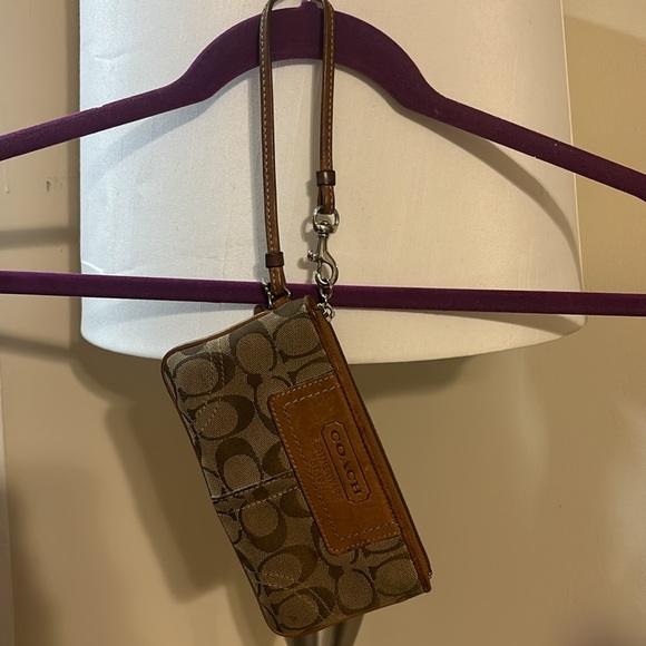 Coach wristlet - Picture 5 of 5